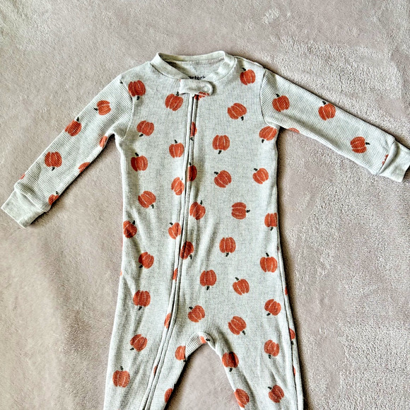 Carter's, Child of Mine, Fall Sleeper, 12M, Pumpkin zip up with foot grips - Picture 2 of 7
